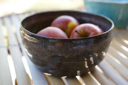 handgetöpferte braun schimmernde Bowl